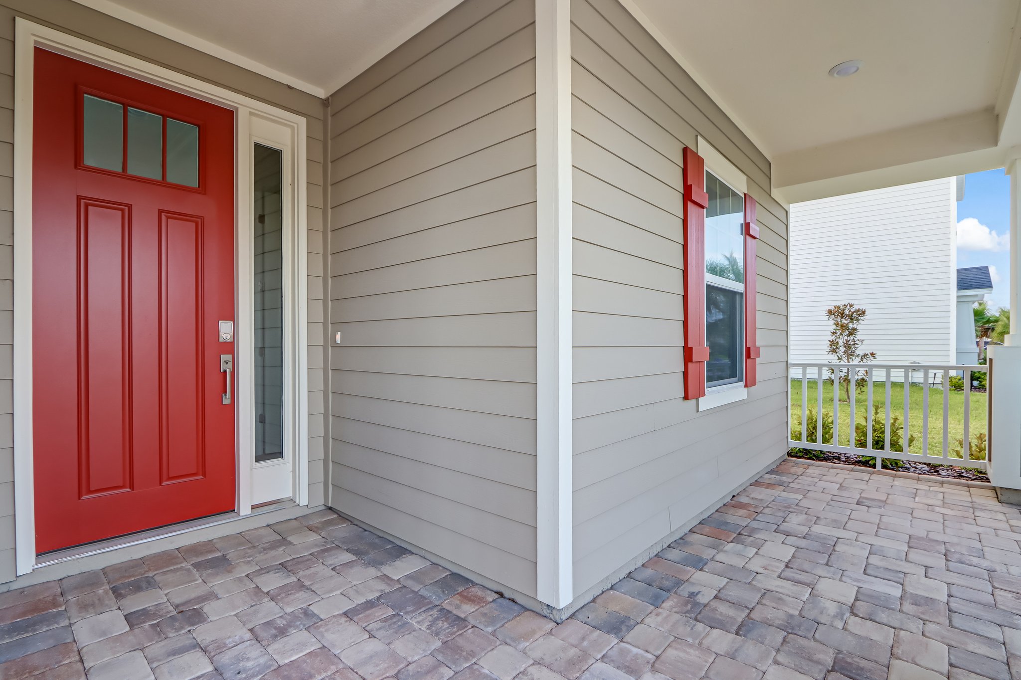 Front Porch/Entrance