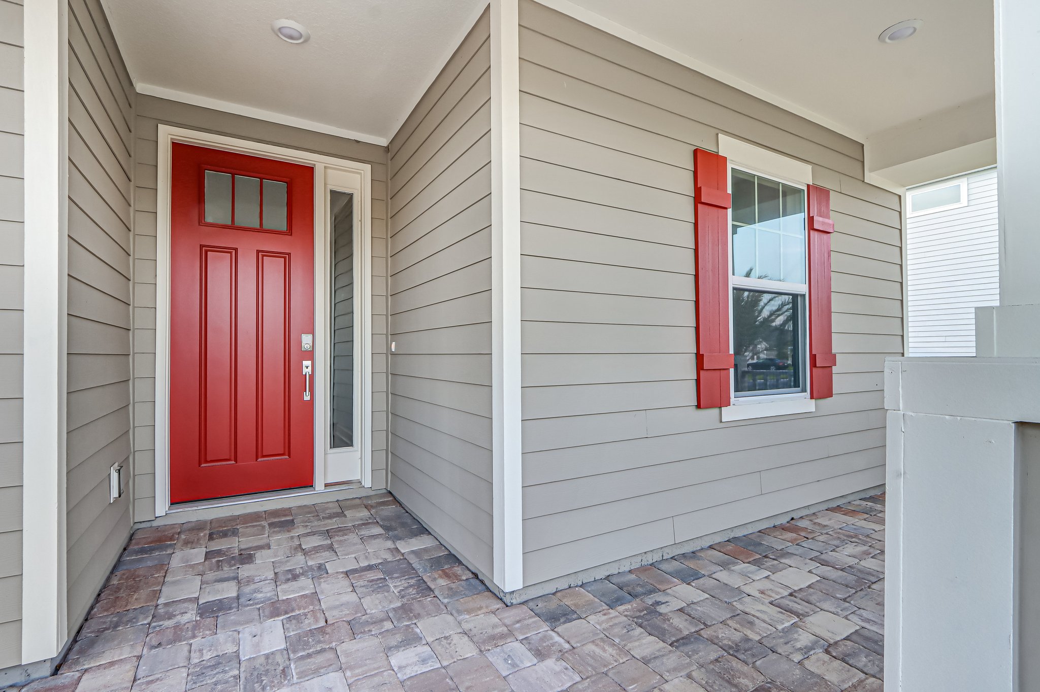 Front Porch/Entrance