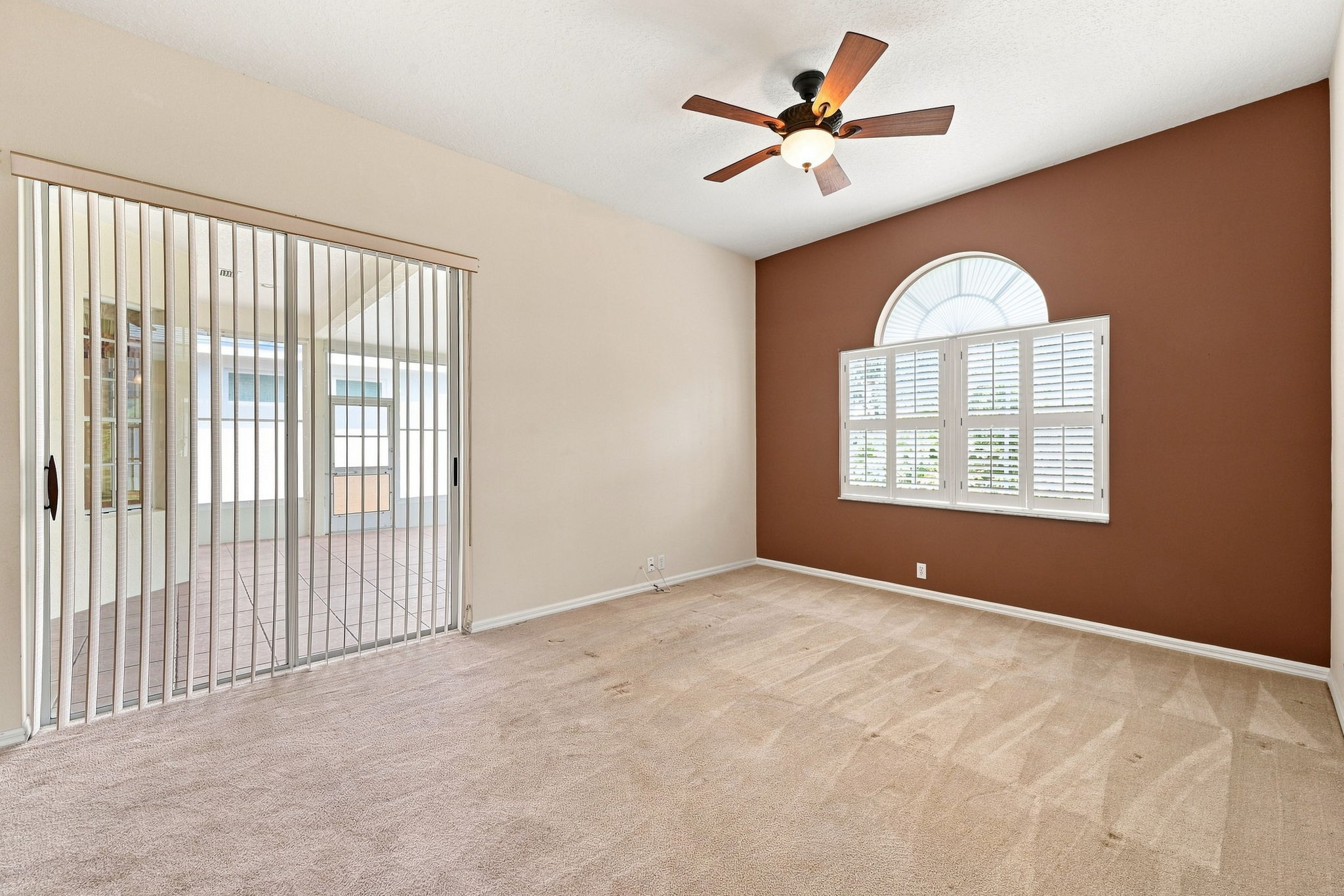 Primary Bedroom1b