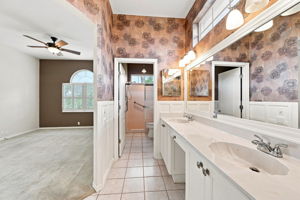 Primary Bathroom1b