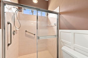 Primary Bathroom1c