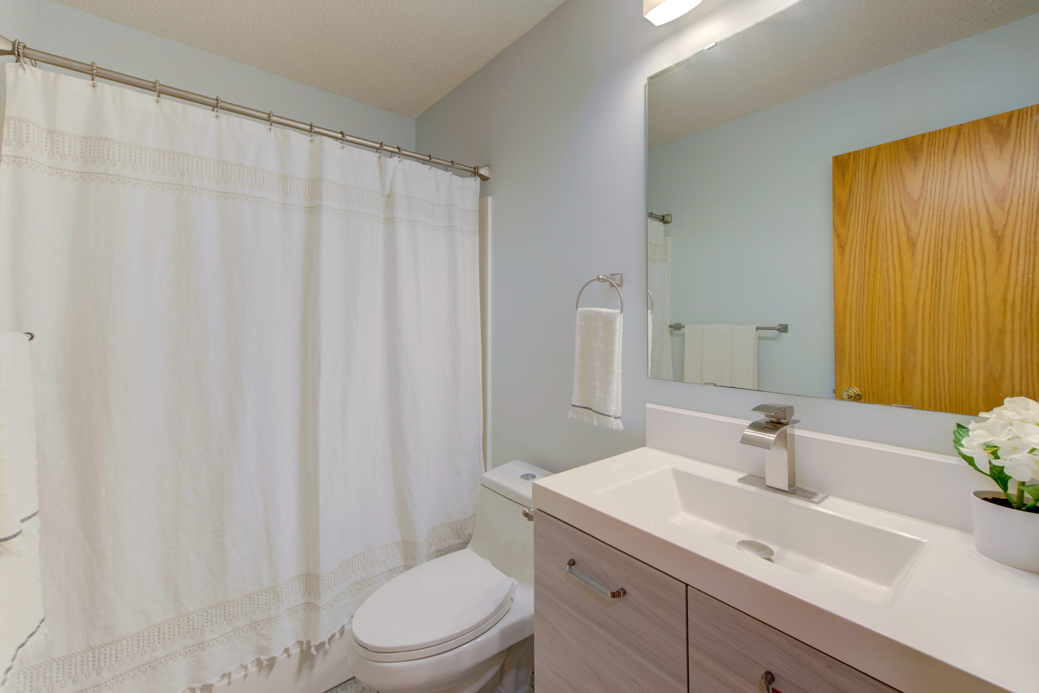 16 Bathroom