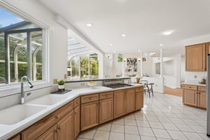 Open Concept Eat-in Kitchen