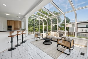 Breakfast Bar & Solarium