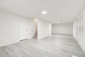 011_F8_931 Hargus Ave