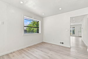 017_F8_931 Hargus Ave