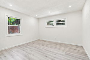 018_F8_931 Hargus Ave