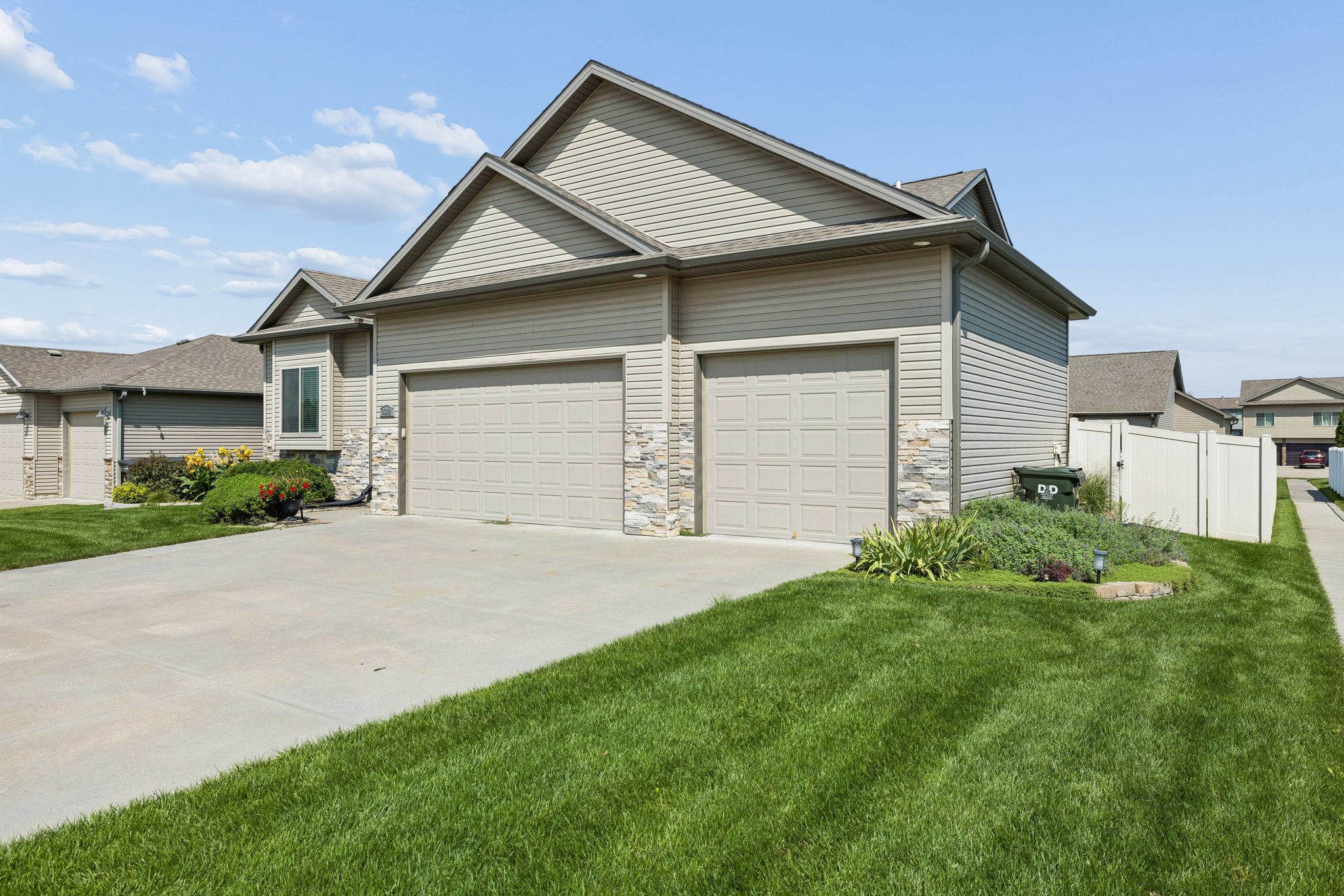 9277-9853 - 9310 Colby St_002.jpg