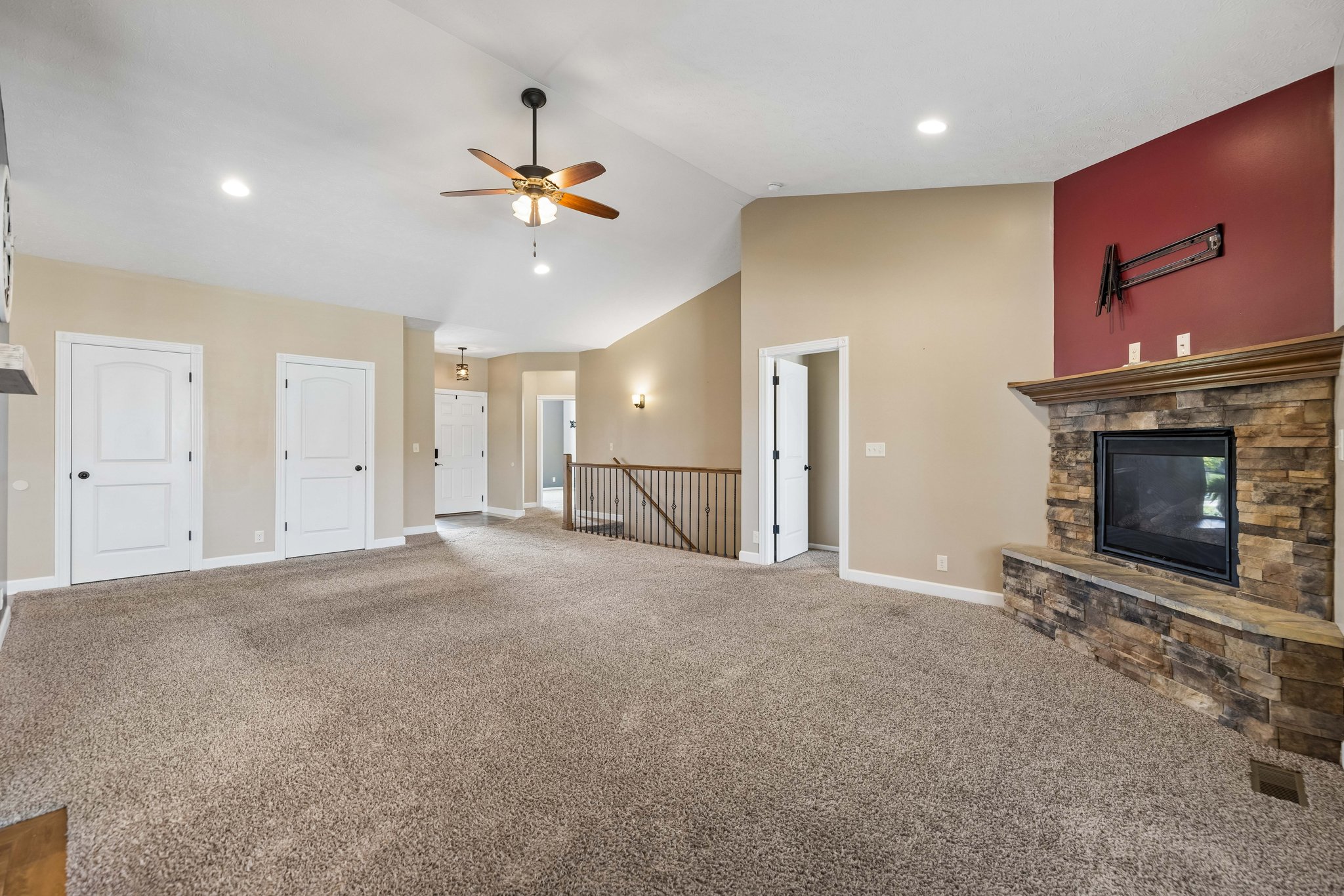 9277-9853 - 9310 Colby St_006.jpg