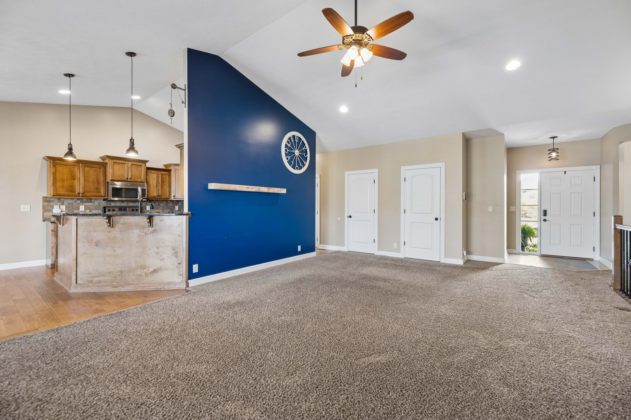9277-9853 - 9310 Colby St_007.jpg