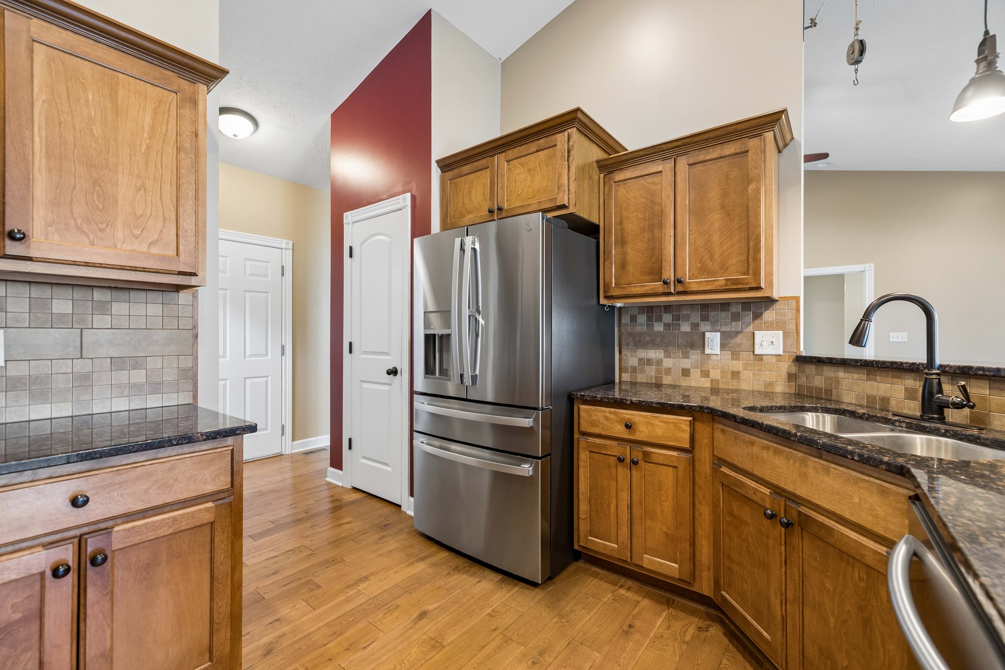 9277-9853 - 9310 Colby St_008.jpg
