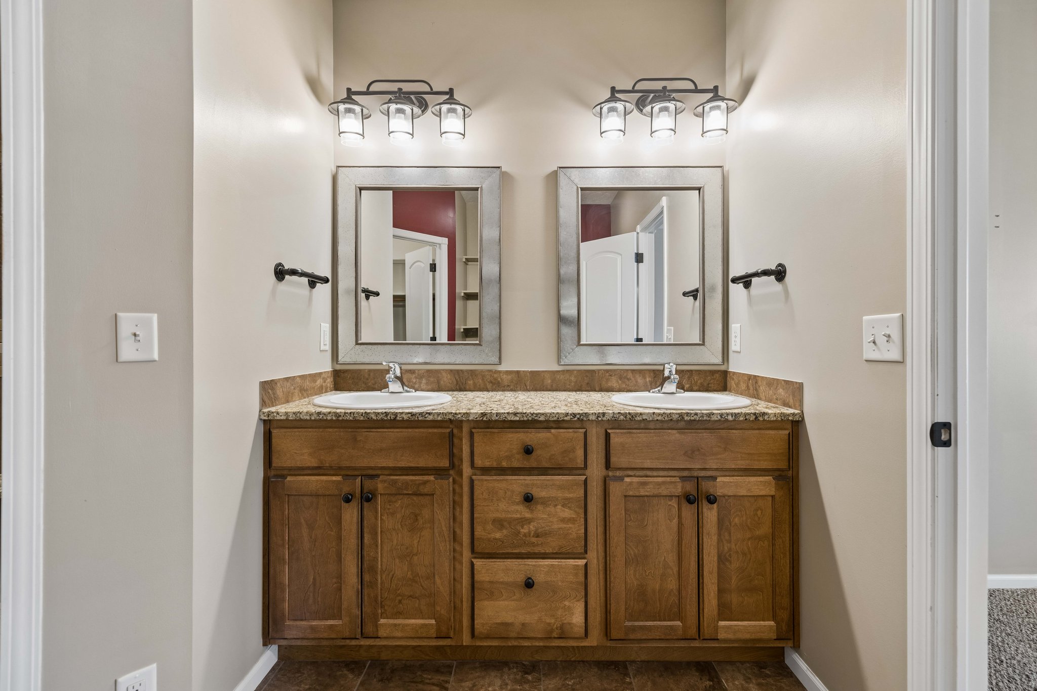 9277-9853 - 9310 Colby St_016.jpg
