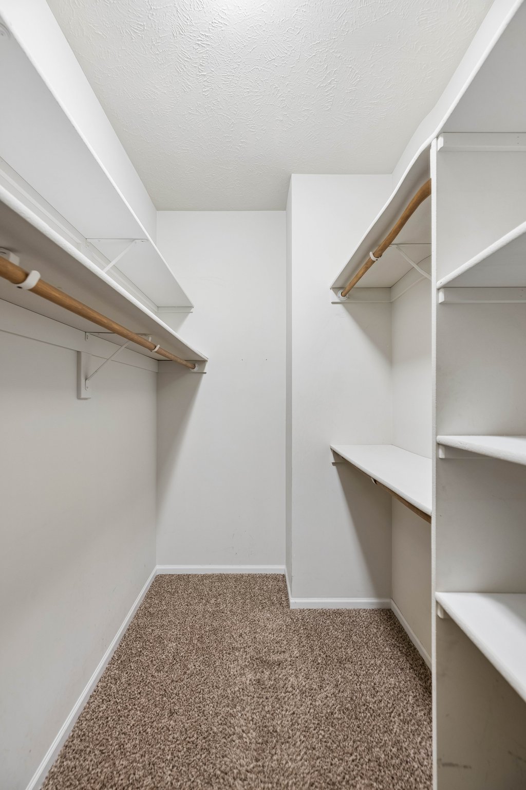 9277-9853 - 9310 Colby St_018.jpg