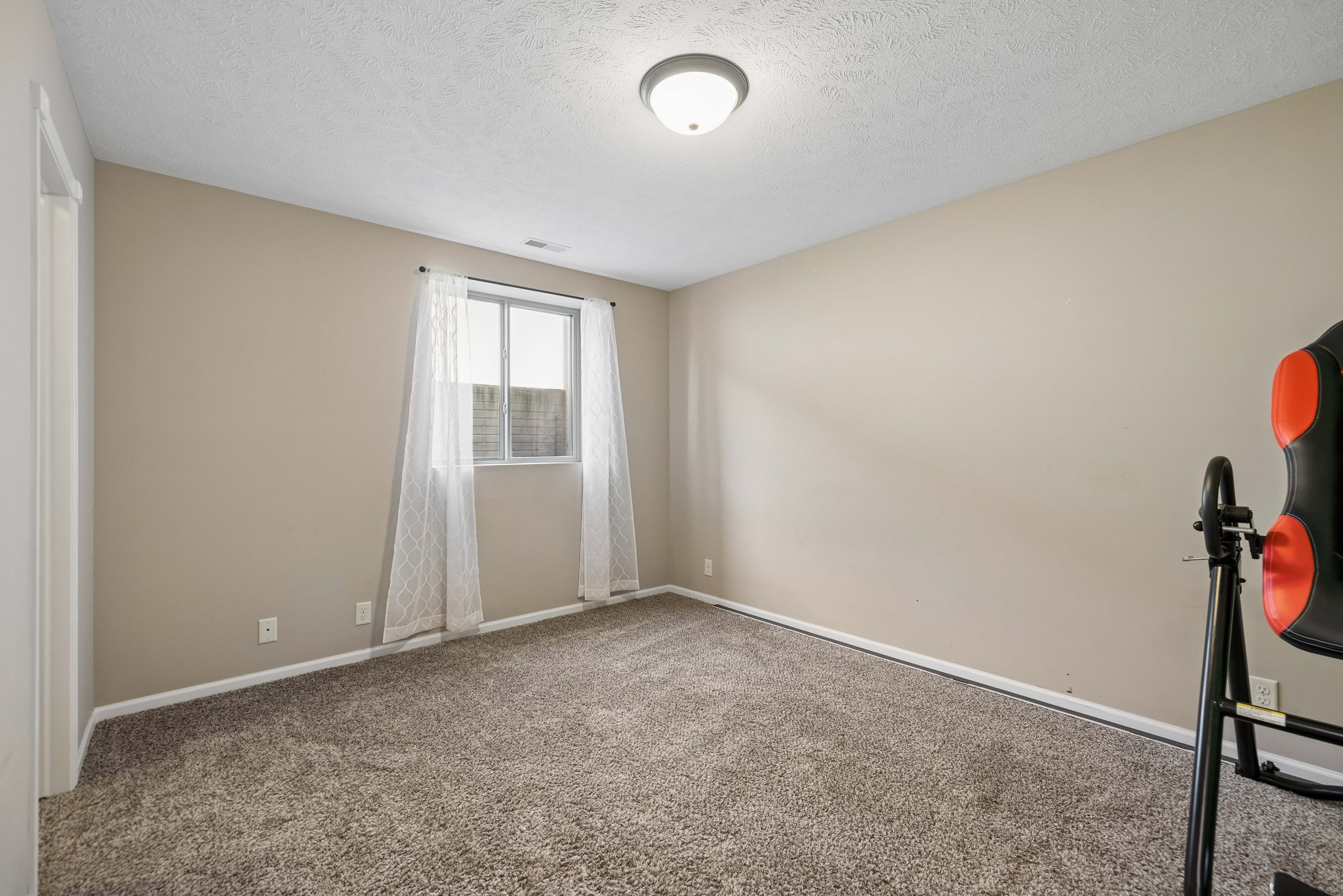 9277-9853 - 9310 Colby St_021.jpg
