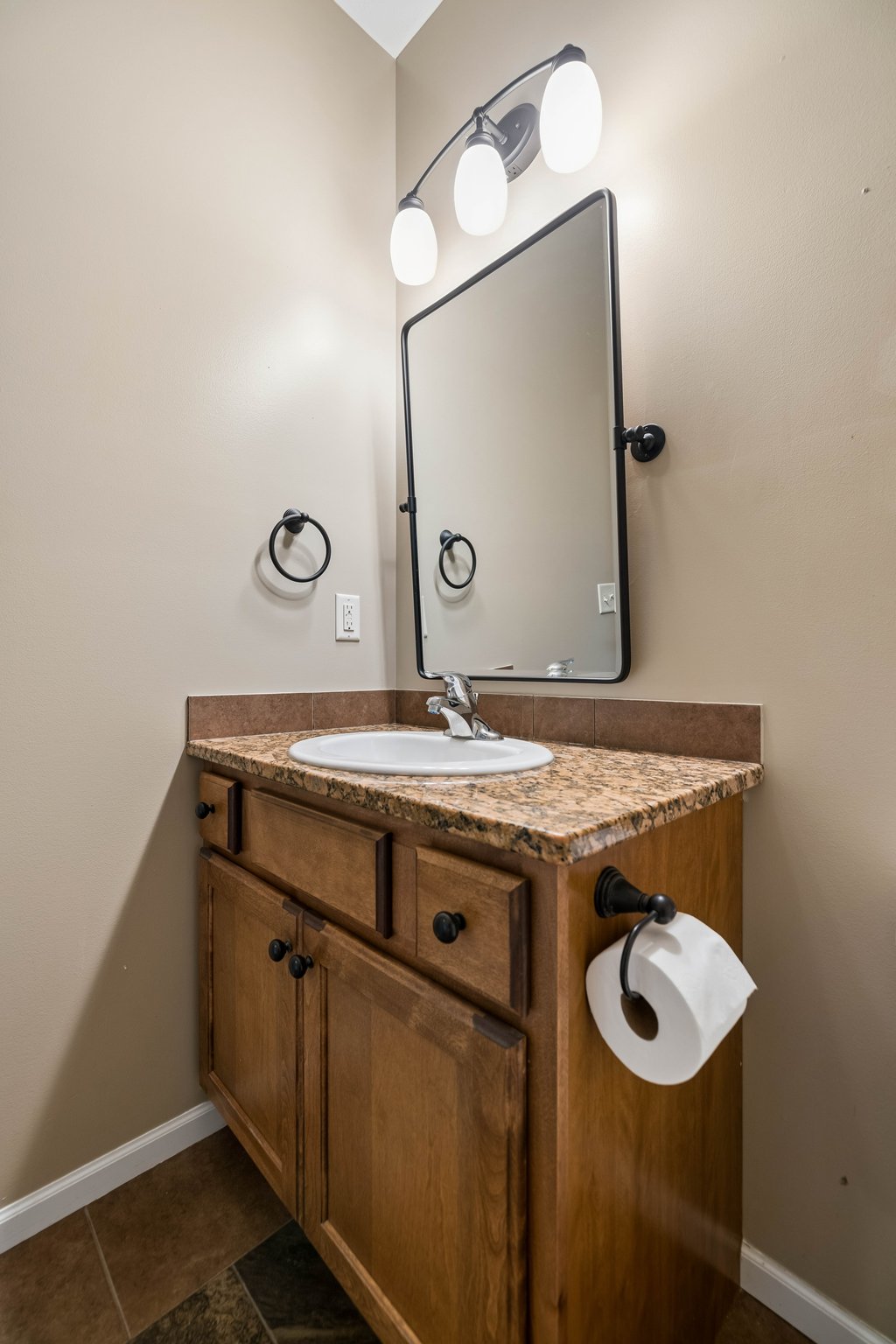 9277-9853 - 9310 Colby St_027.jpg