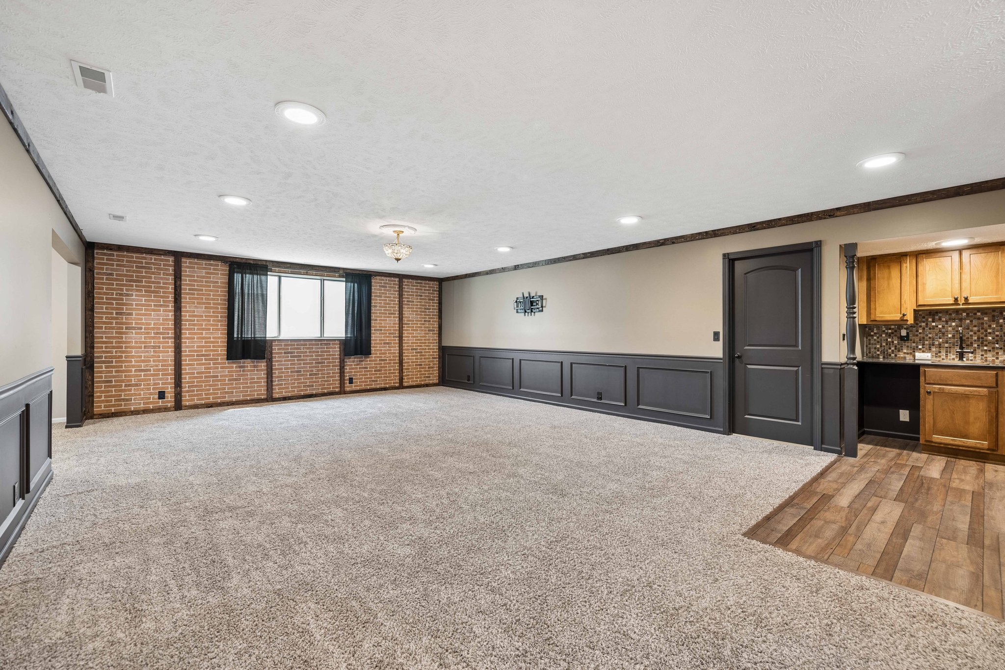 9277-9853 - 9310 Colby St_032.jpg