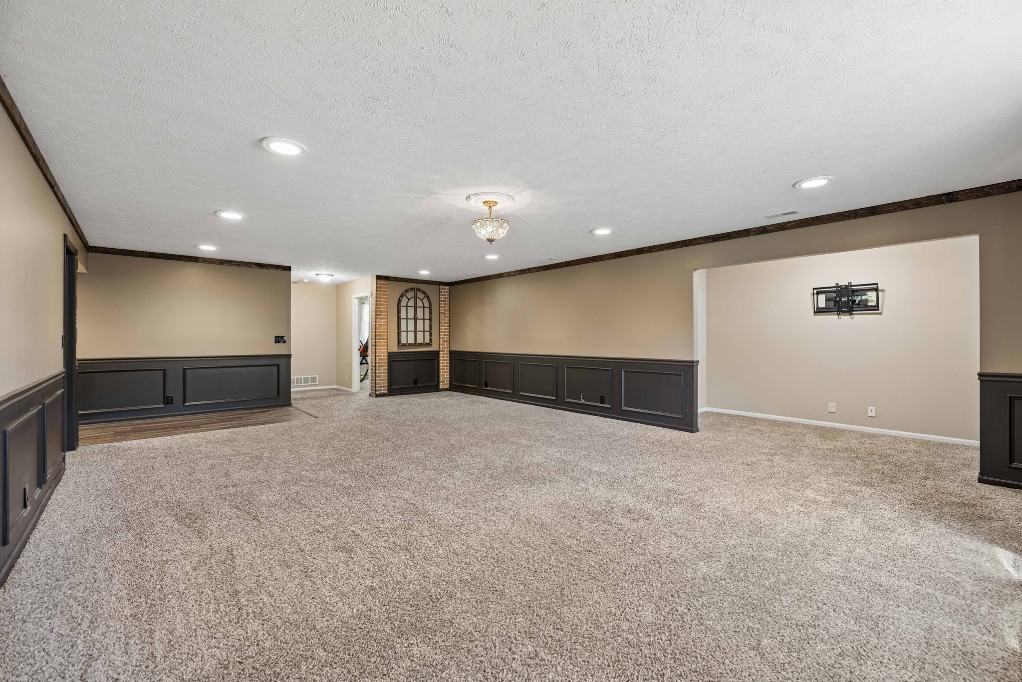 9277-9853 - 9310 Colby St_033.jpg