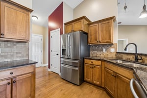9277-9853 - 9310 Colby St_008.jpg