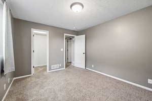 9277-9853 - 9310 Colby St_023.jpg