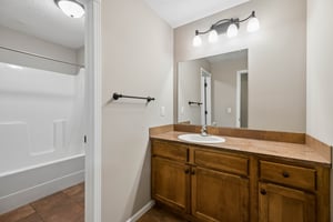 9277-9853 - 9310 Colby St_026.jpg