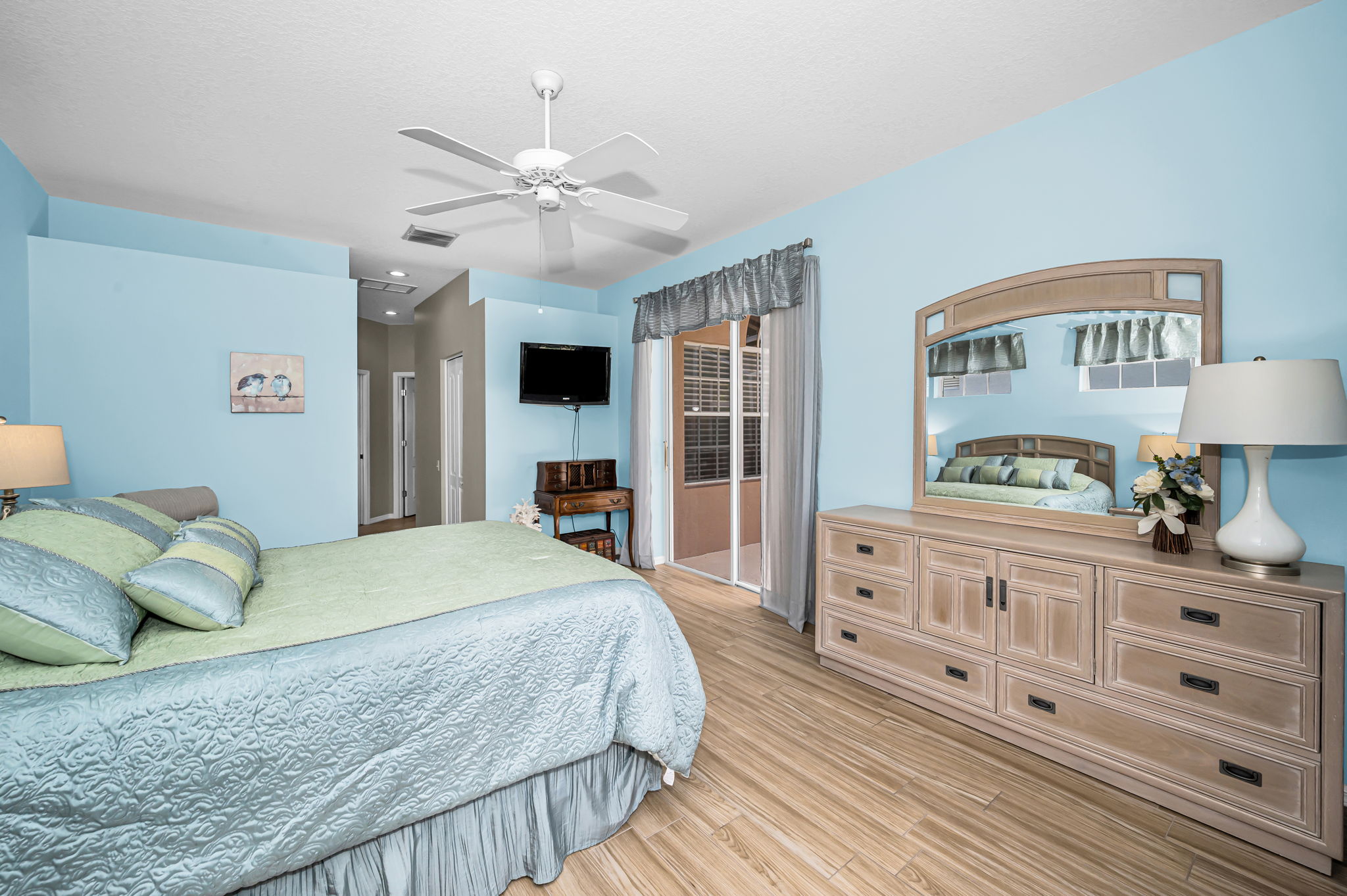 Primary Bedroom1c
