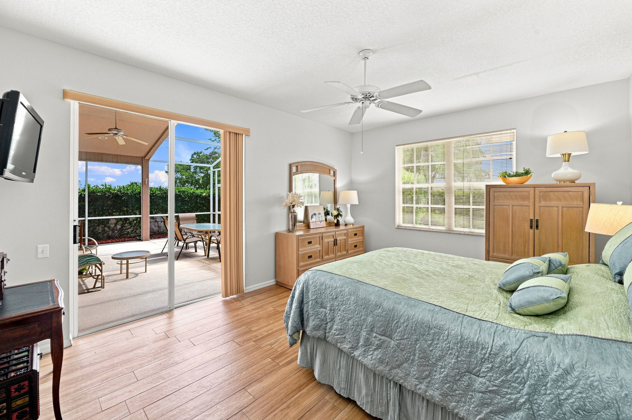Primary Bedroom1b