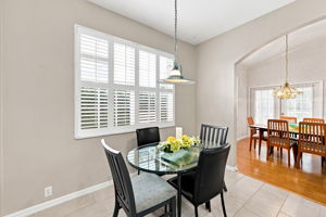 Kitchen Eat-in Area1