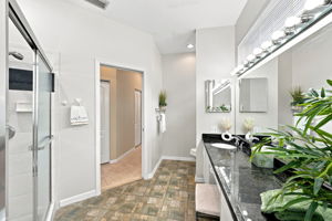 Primary Bathroom1c