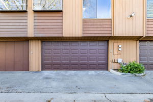 040_932 Apricot Ave,