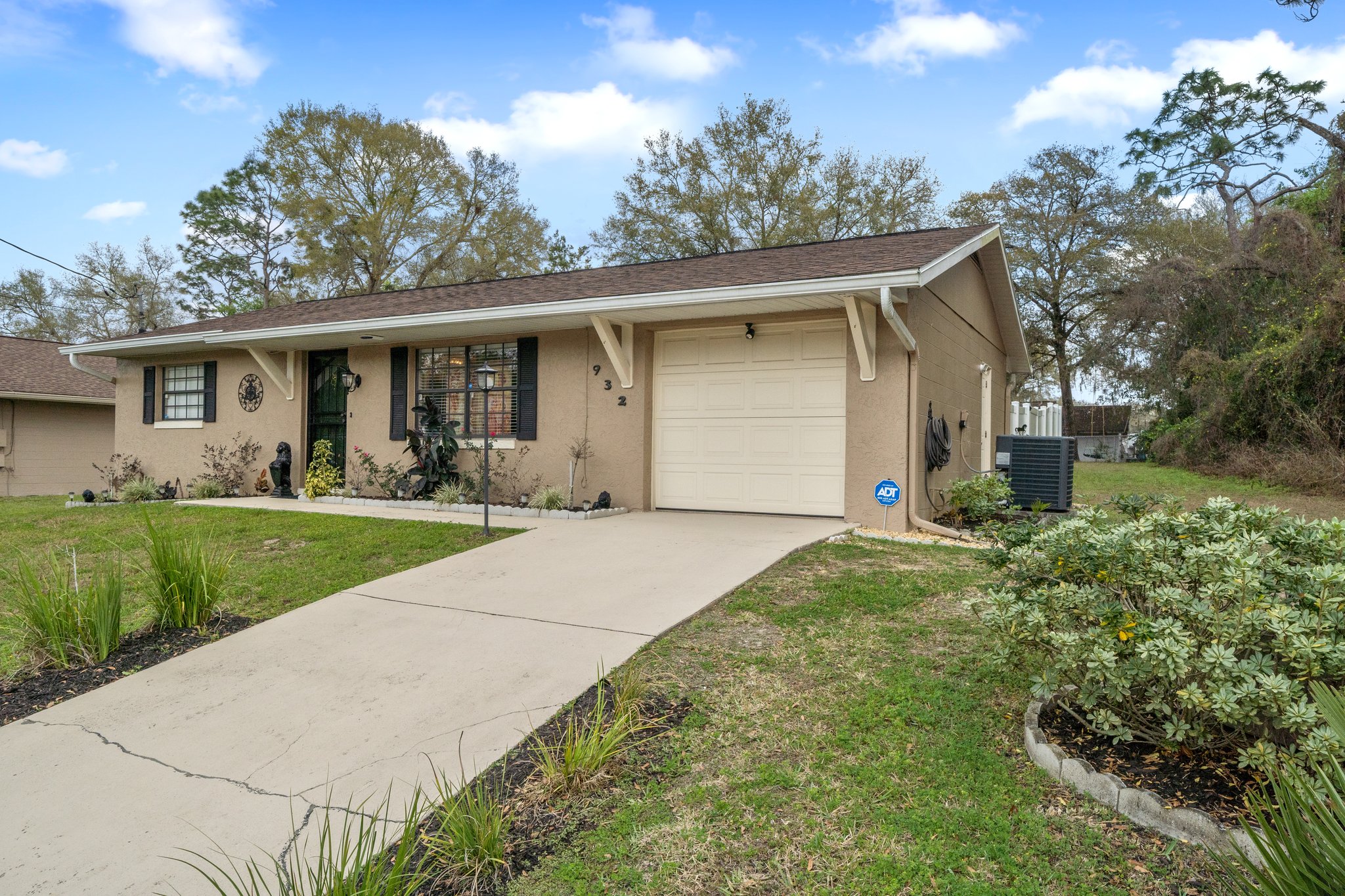932 S Apopka Ave, Inverness, FL 34452 Admired Images LLC