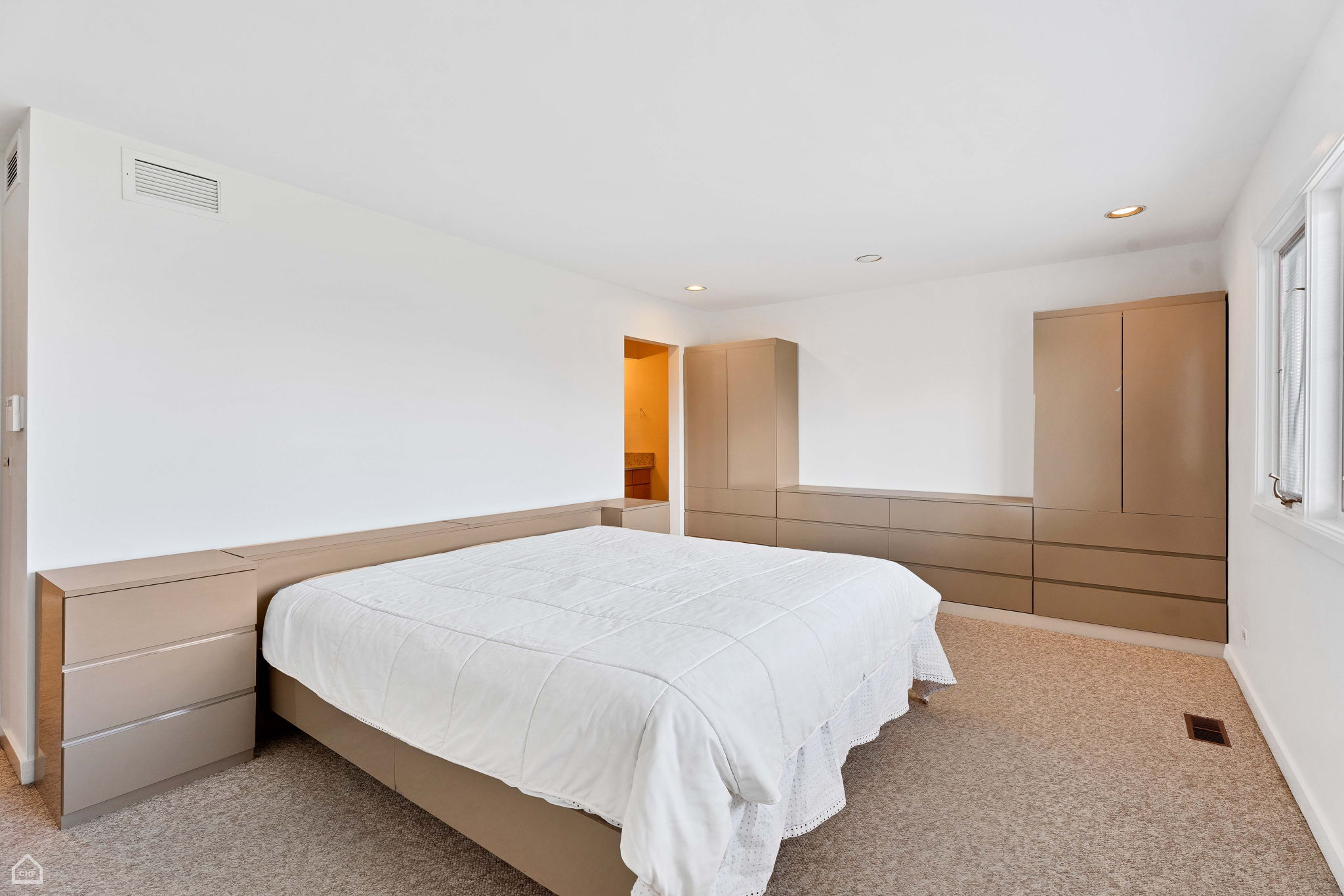 9323 Olcott_031