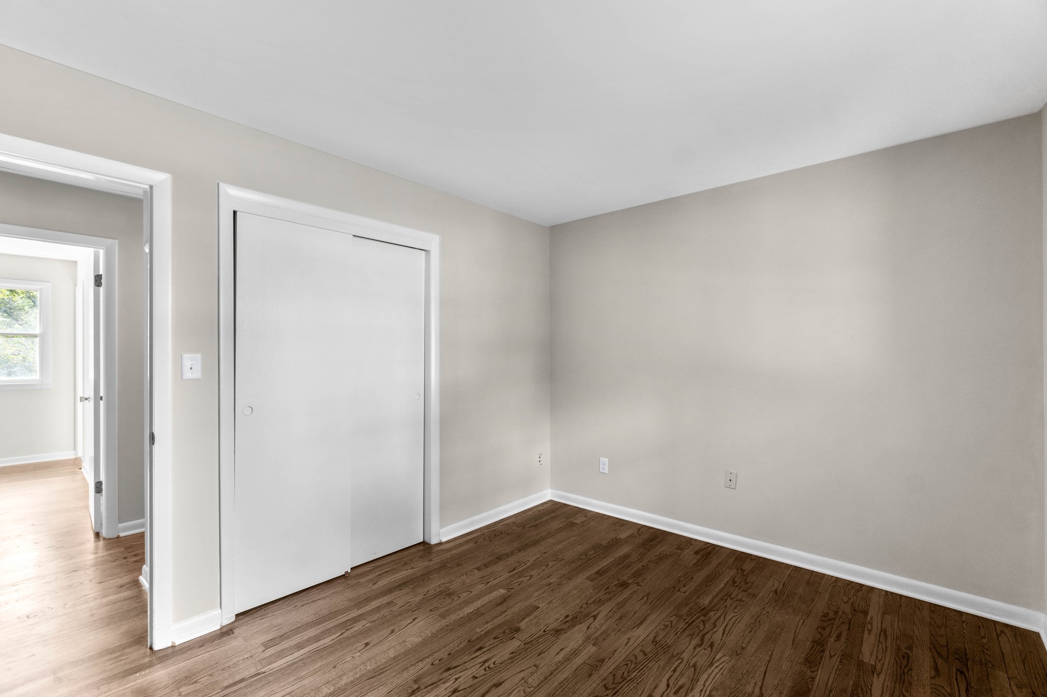17. Main bedroom.jpg