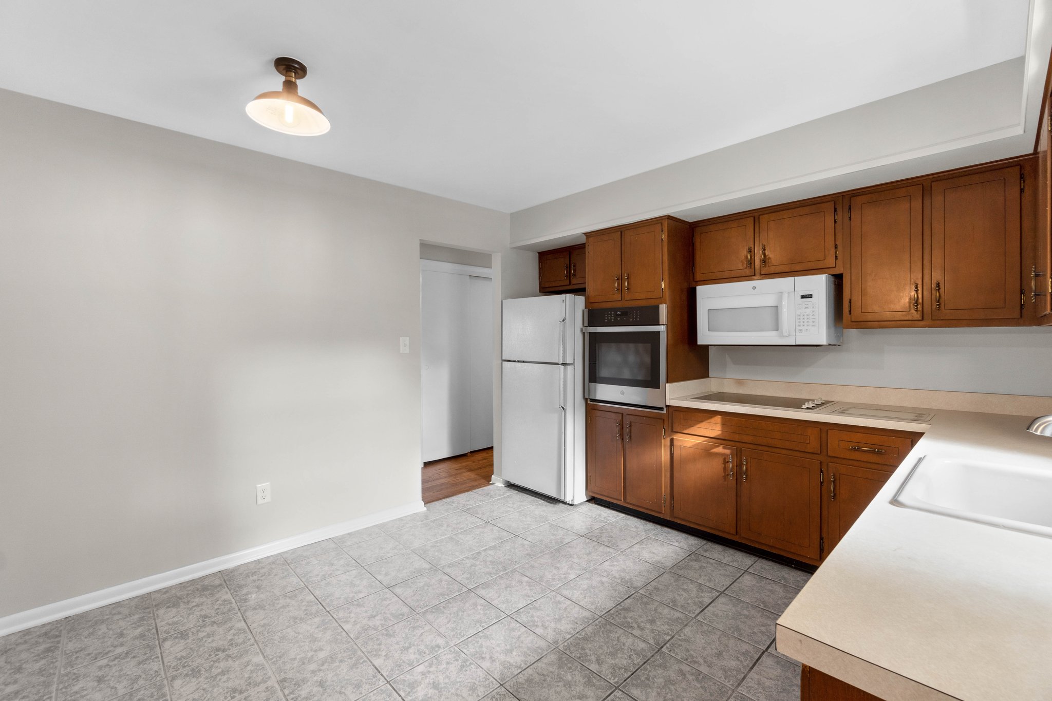 12. Kitchen.jpg