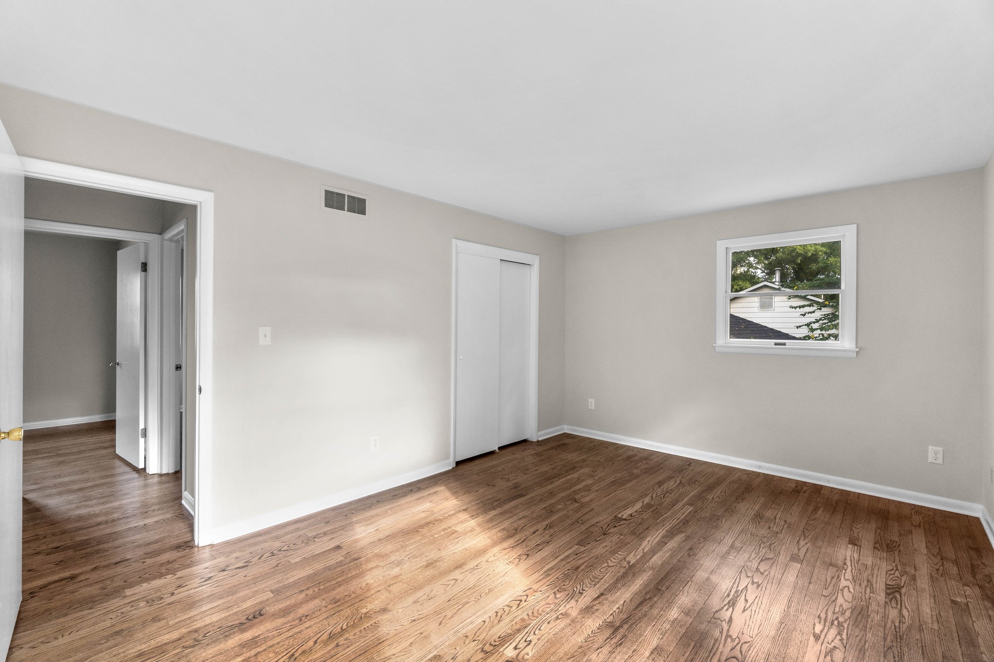 24. Main bedroom.jpg