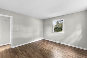 20. Main bedroom.jpg
