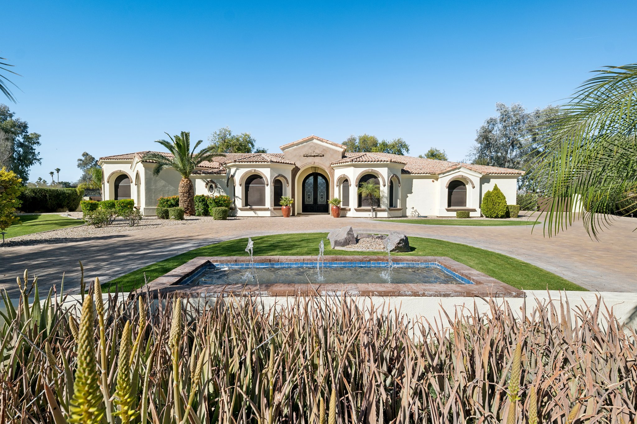 9328 N 68th Pl - 001.jpg