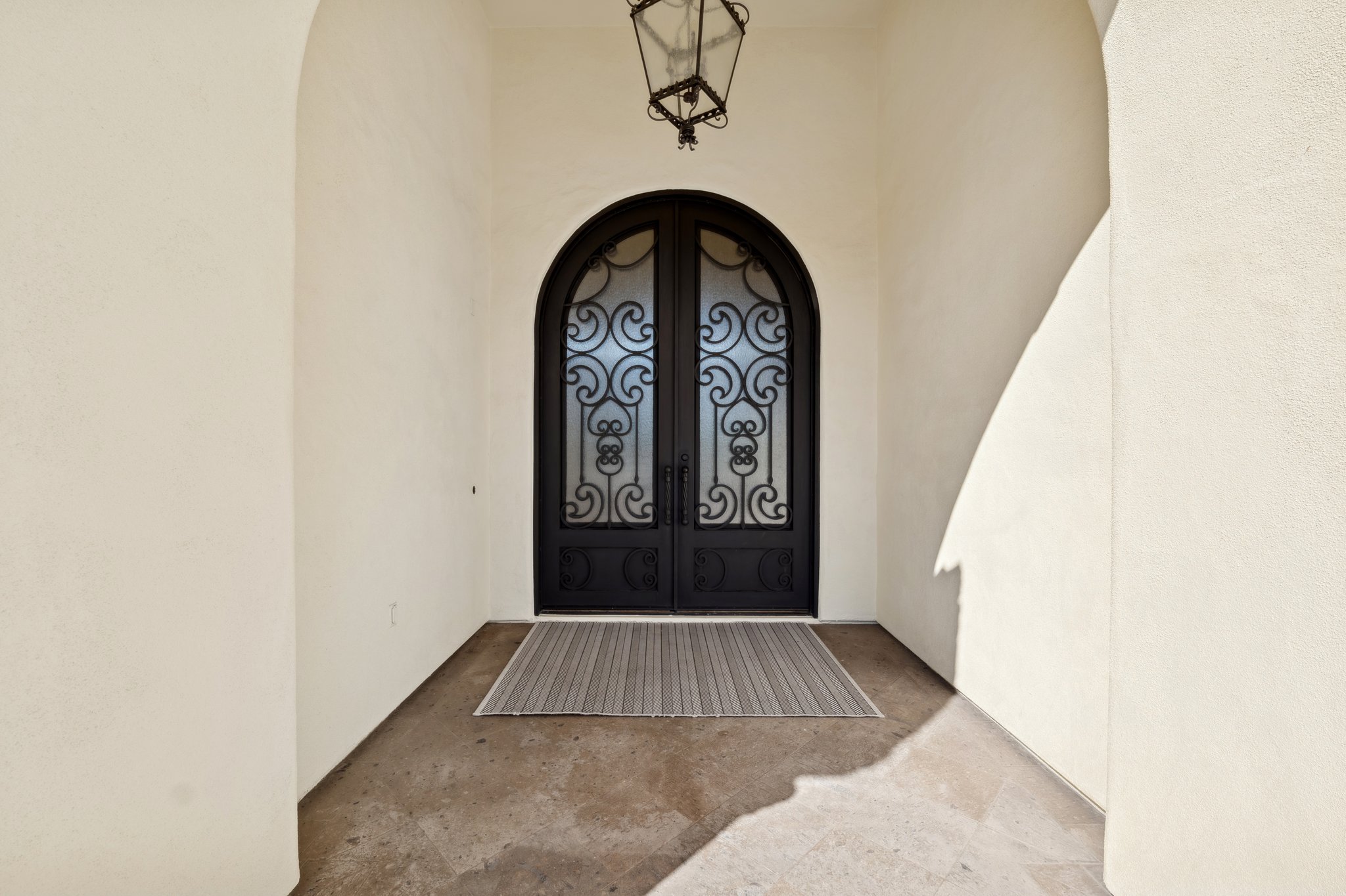 9328 N 68th Pl - 006.jpg