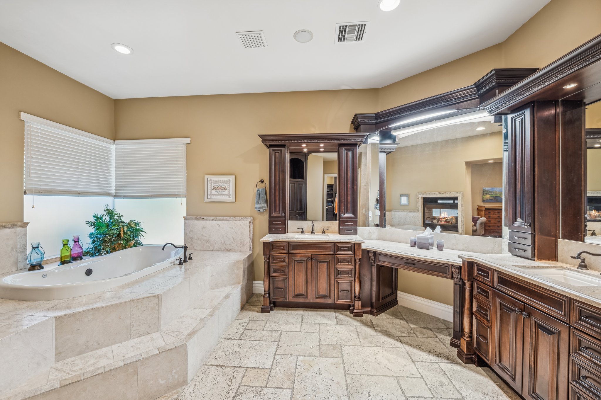 9328 N 68th Pl - 035.jpg