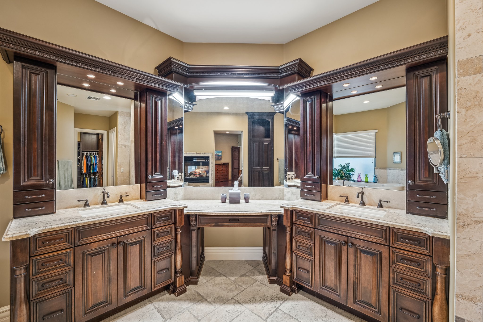 9328 N 68th Pl - 036.jpg