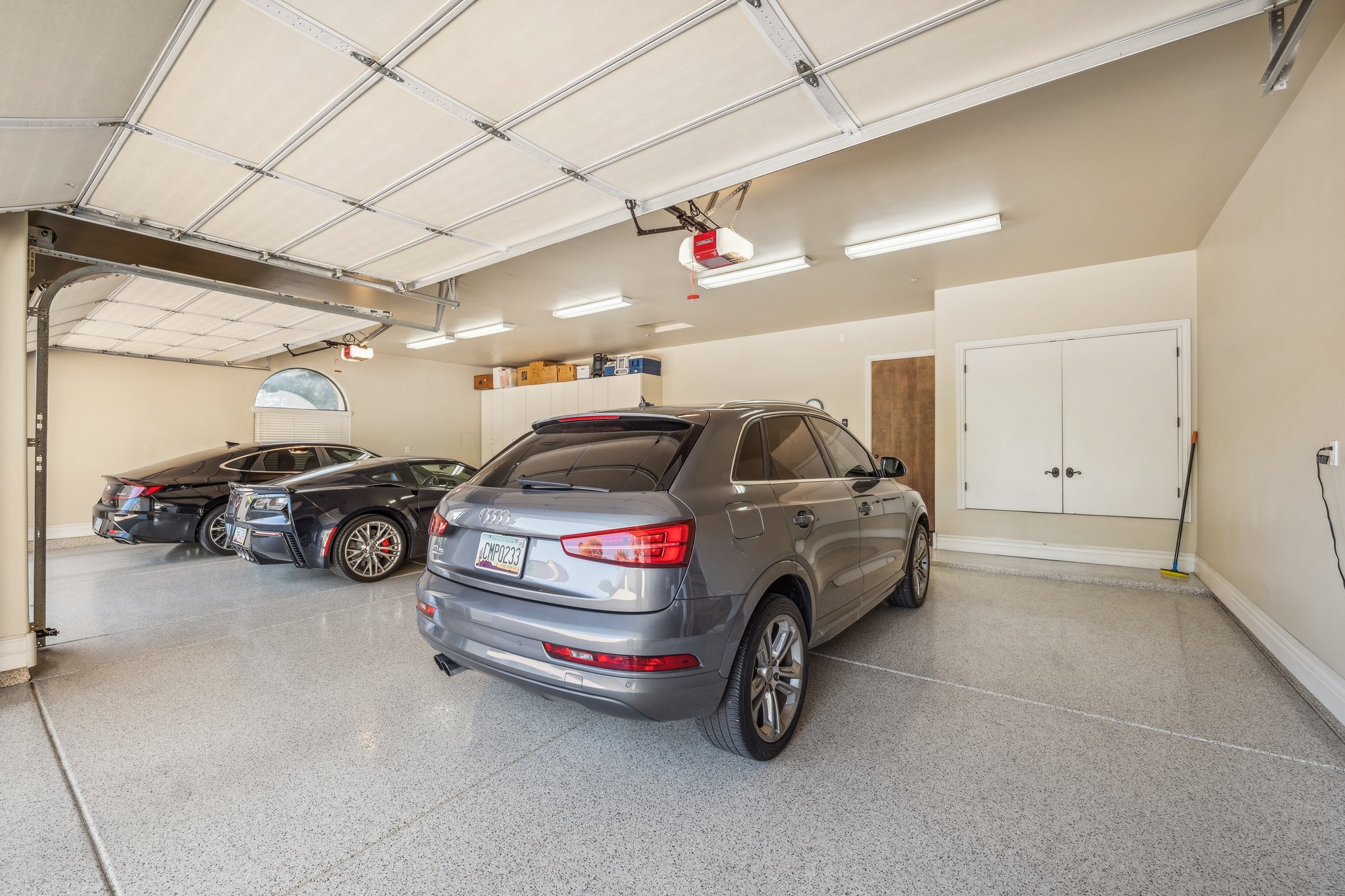 9328 N 68th Pl - 061.jpg