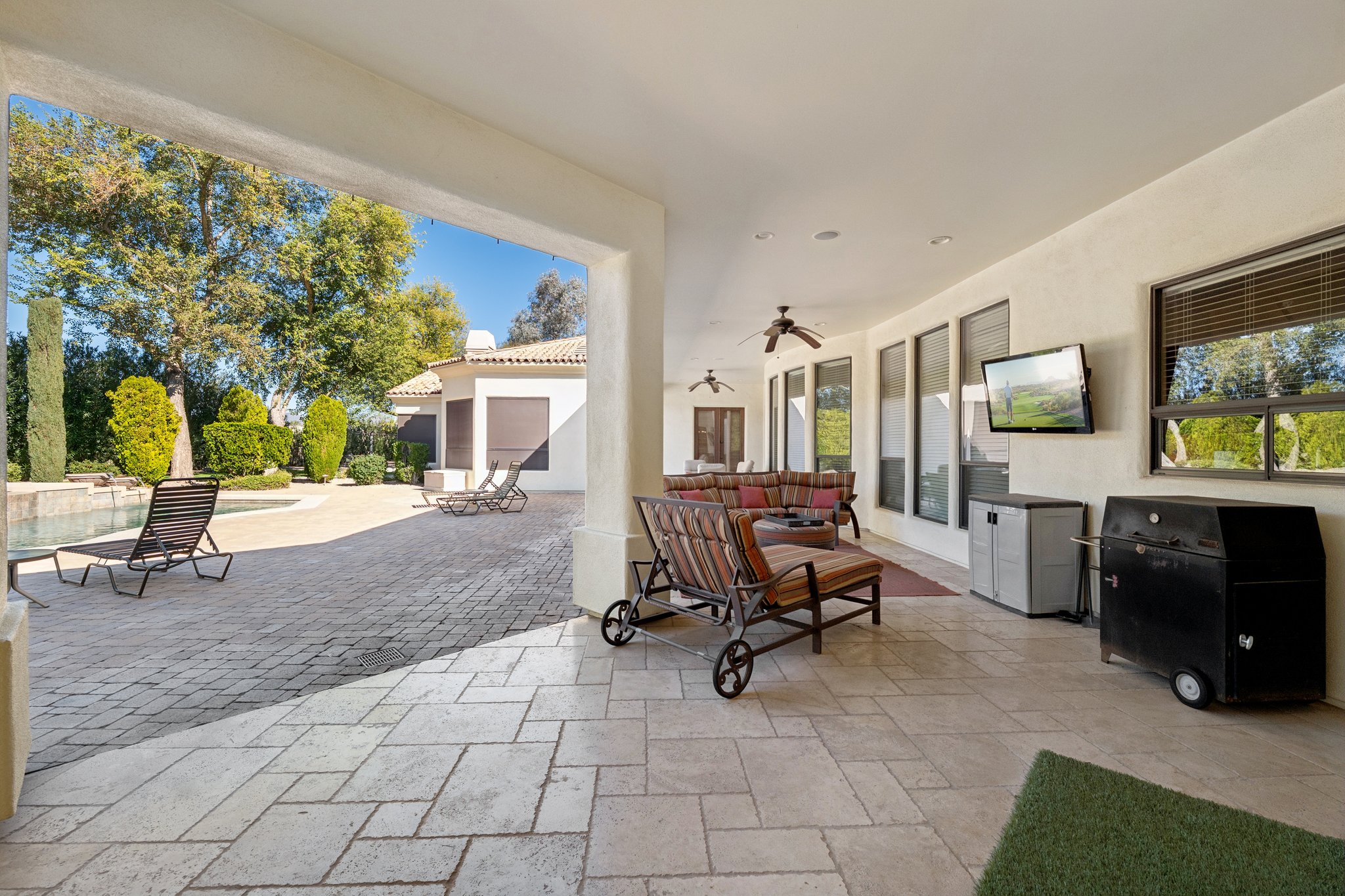 9328 N 68th Pl - 081.jpg