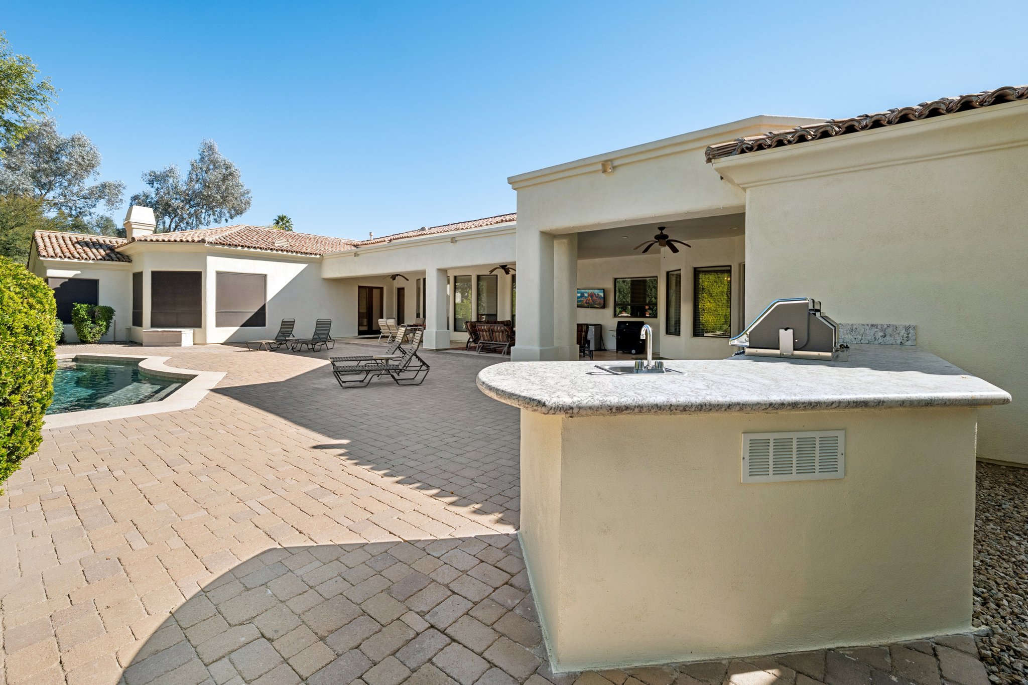 9328 N 68th Pl - 086.jpg