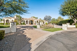 9328 N 68th Pl - 004.jpg