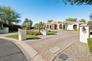 9328 N 68th Pl - 005.jpg