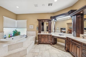 9328 N 68th Pl - 035.jpg