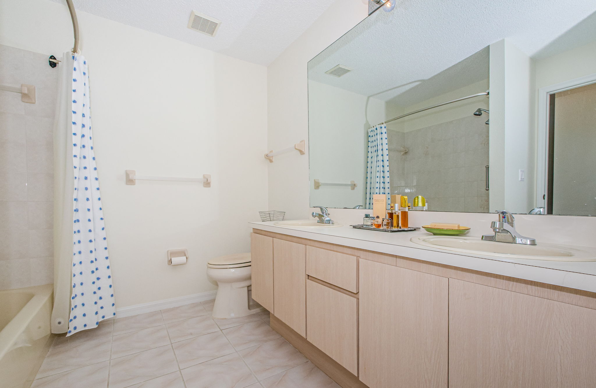 Guest Bathroom 1A-2