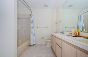 Guest Bathroom 1B-2