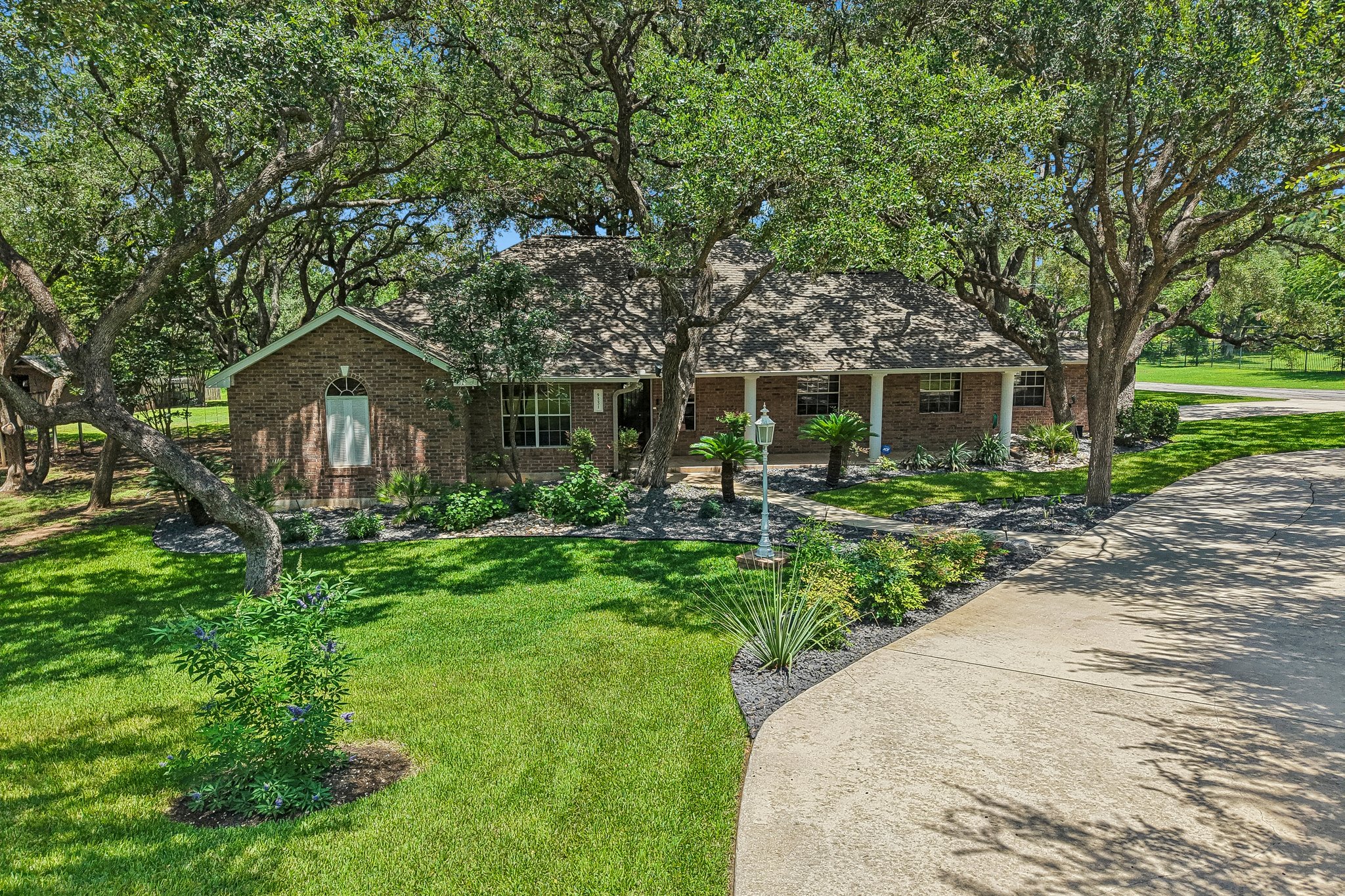 Gardenia Bend Dr-S1906-001 (2).jpg