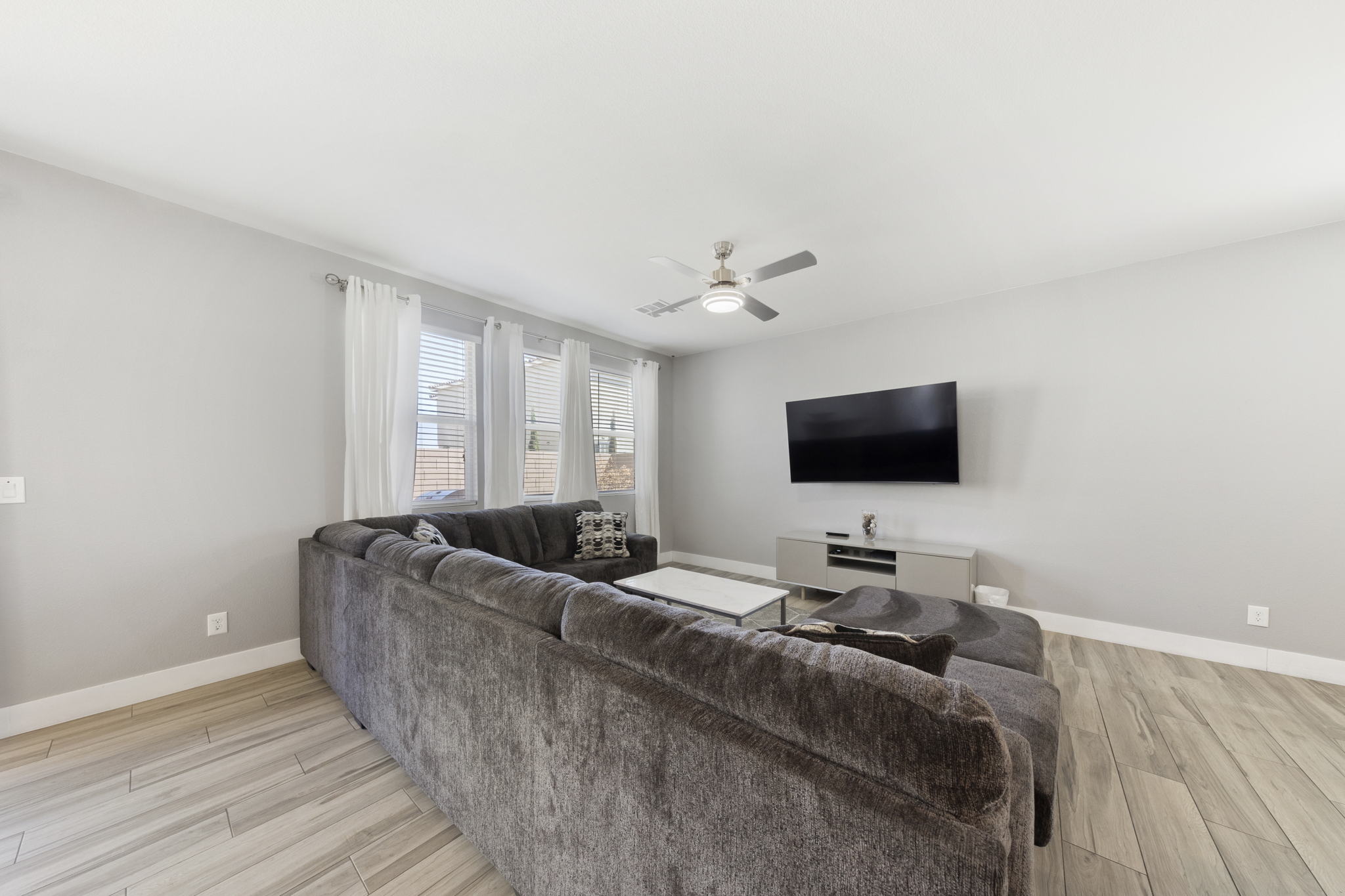 9336 Colinton Ct, Las Vegas, NV 89178, USA Photo 11