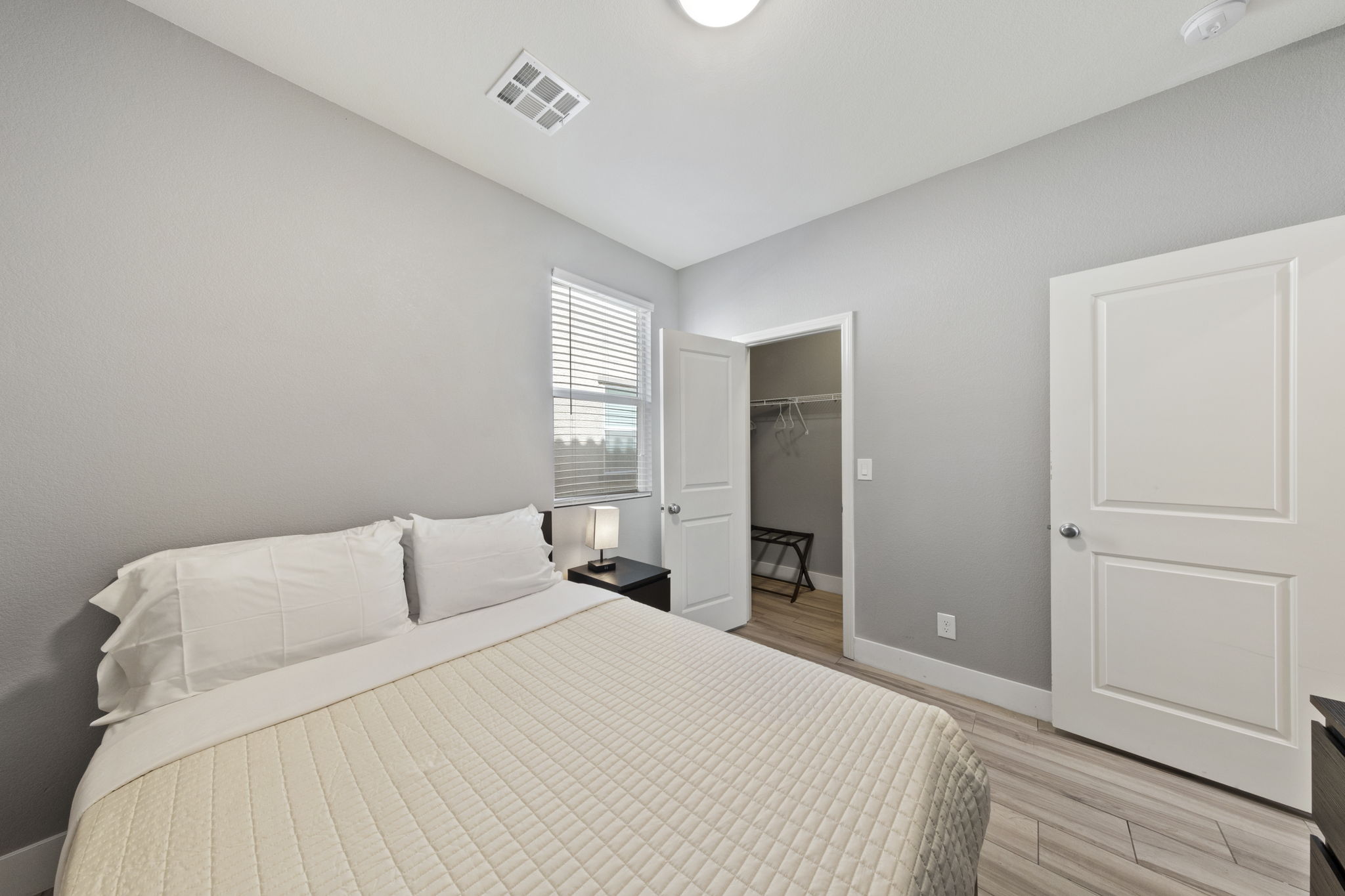 9336 Colinton Ct, Las Vegas, NV 89178, USA Photo 8